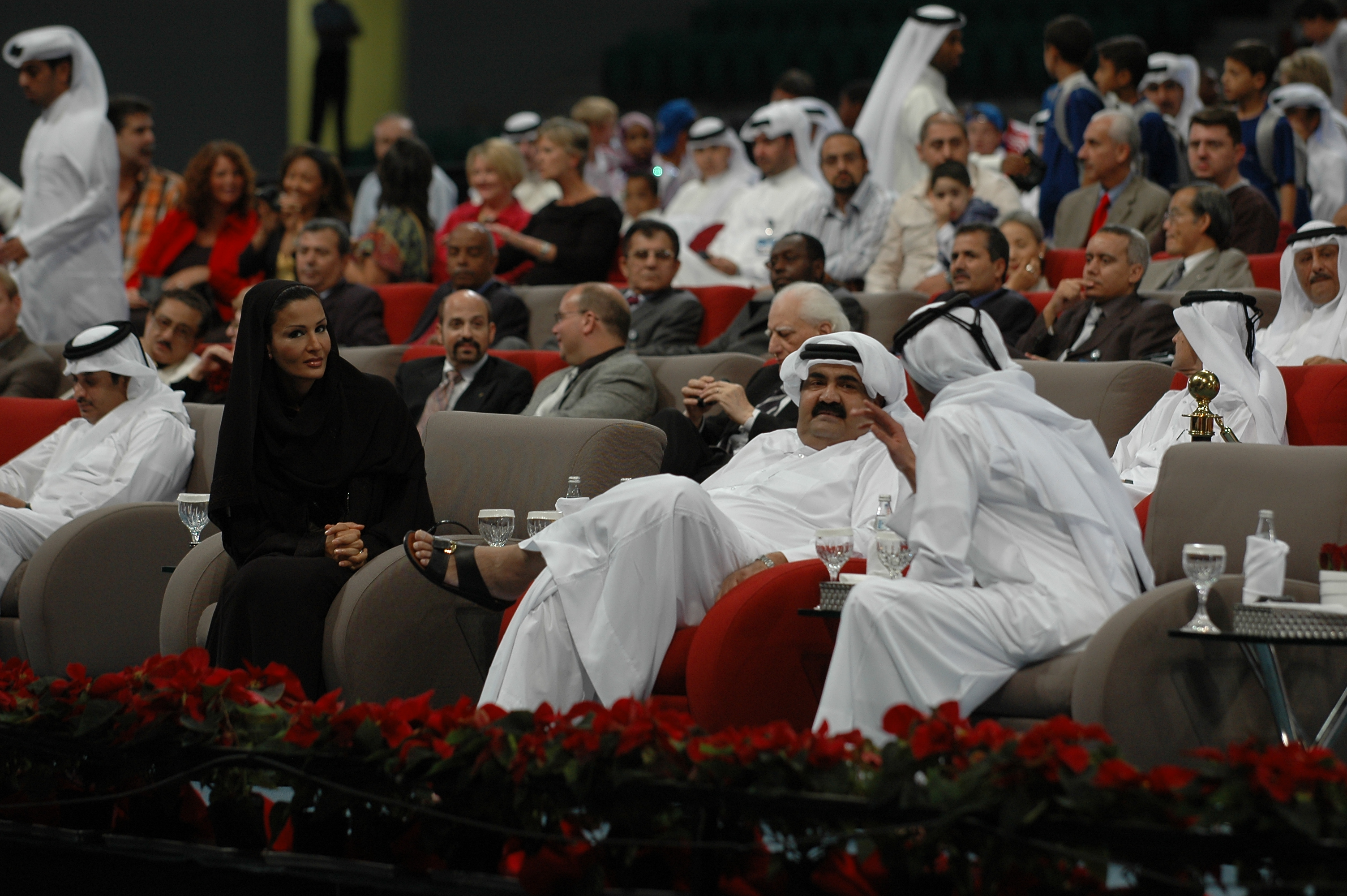 qatarphotos/watchingtheemir2.JPG